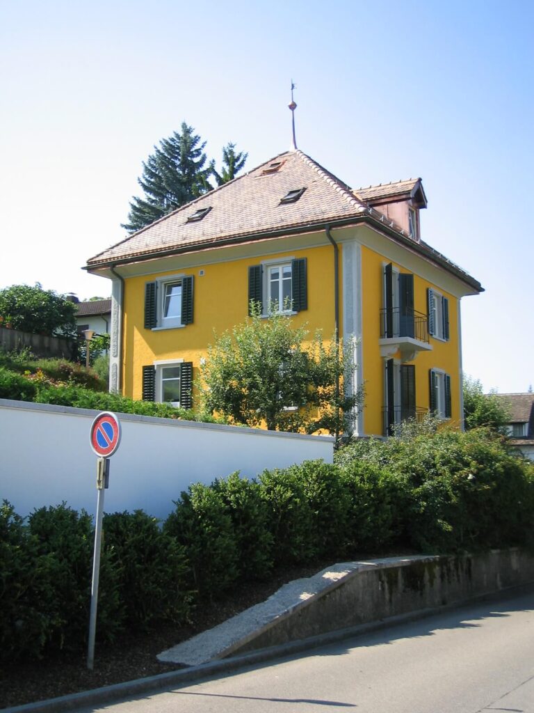Fassadenrenovation gelbes Haus