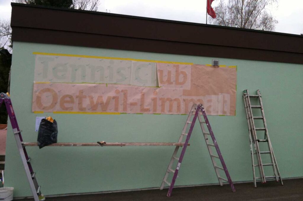 Schriften an Hauswand anbringen durch den Maler